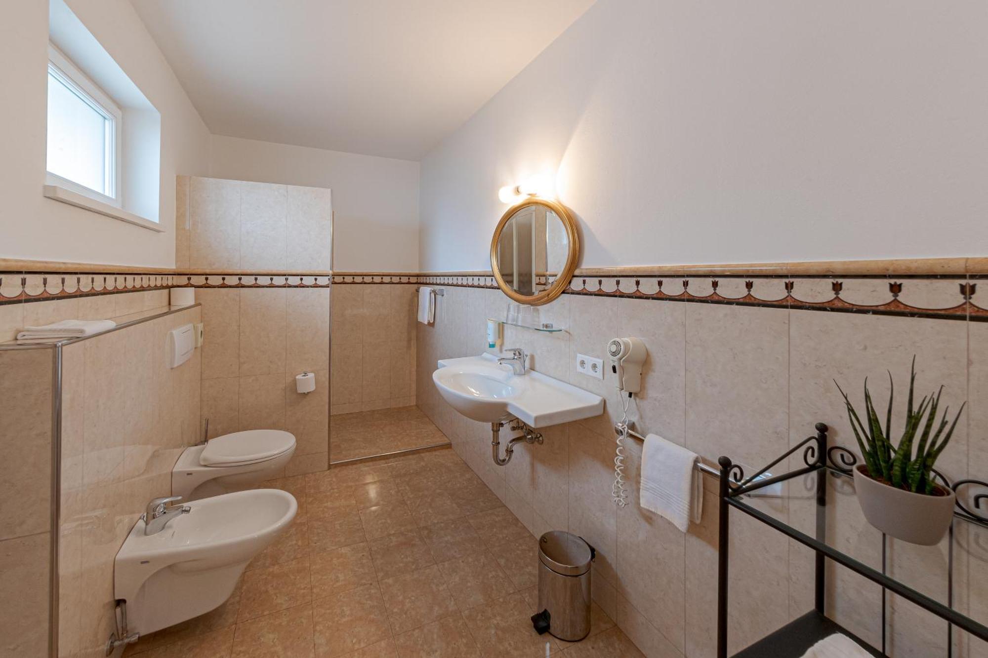Hotel Teutschhaus Cortina Sulla Strada del Vino Phòng bức ảnh