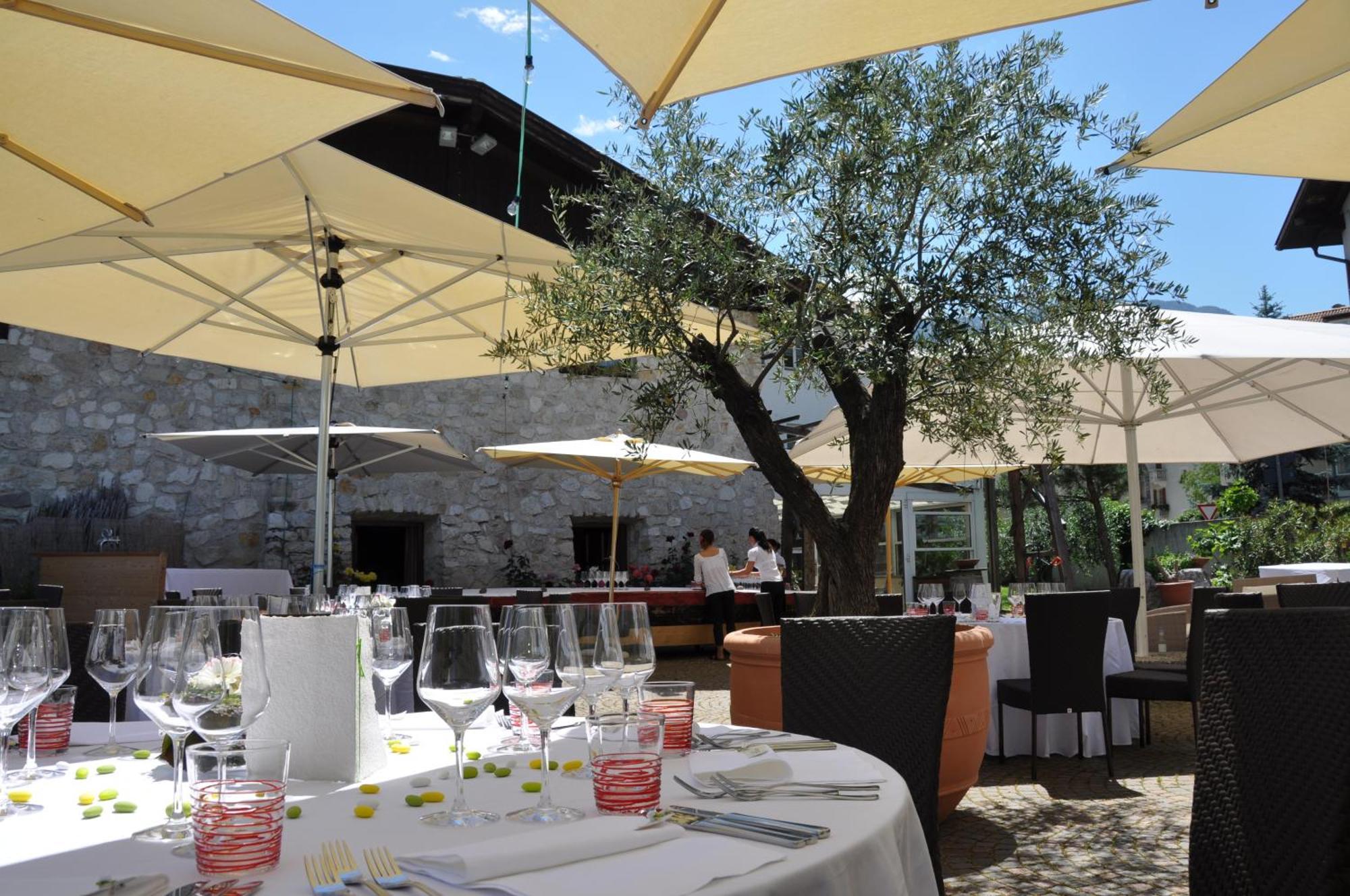Hotel Teutschhaus Cortina Sulla Strada del Vino Ngoại thất bức ảnh