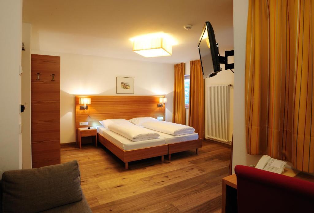 Hotel Teutschhaus Cortina Sulla Strada del Vino Phòng bức ảnh