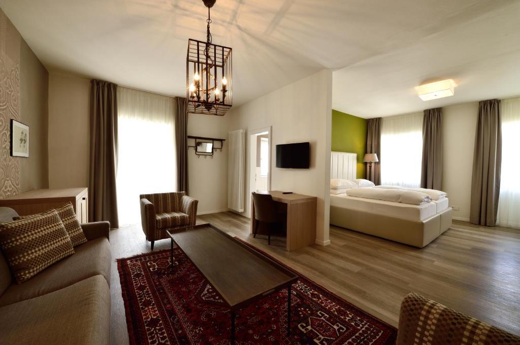Hotel Teutschhaus Cortina Sulla Strada del Vino Ngoại thất bức ảnh